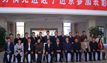 天下劳动模范张元春同志进京加入表扬大会